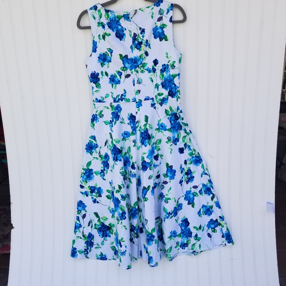 Women's summer sleeveless size-M Whit/blue Floral